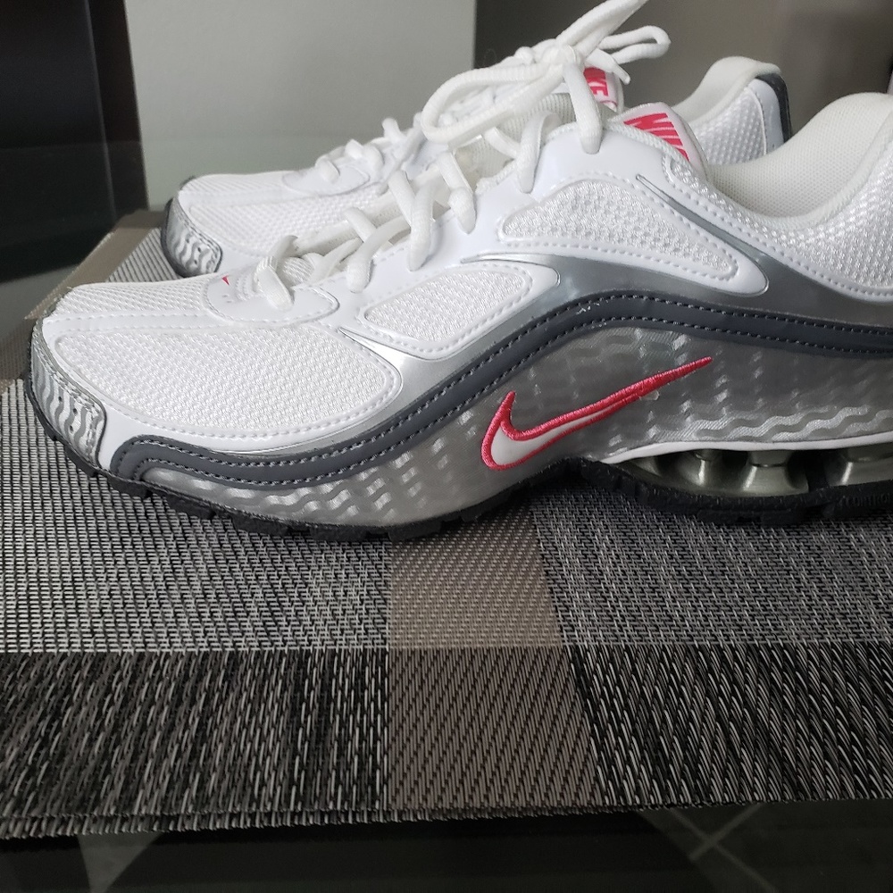 *New* Women Nike Reax Run 5